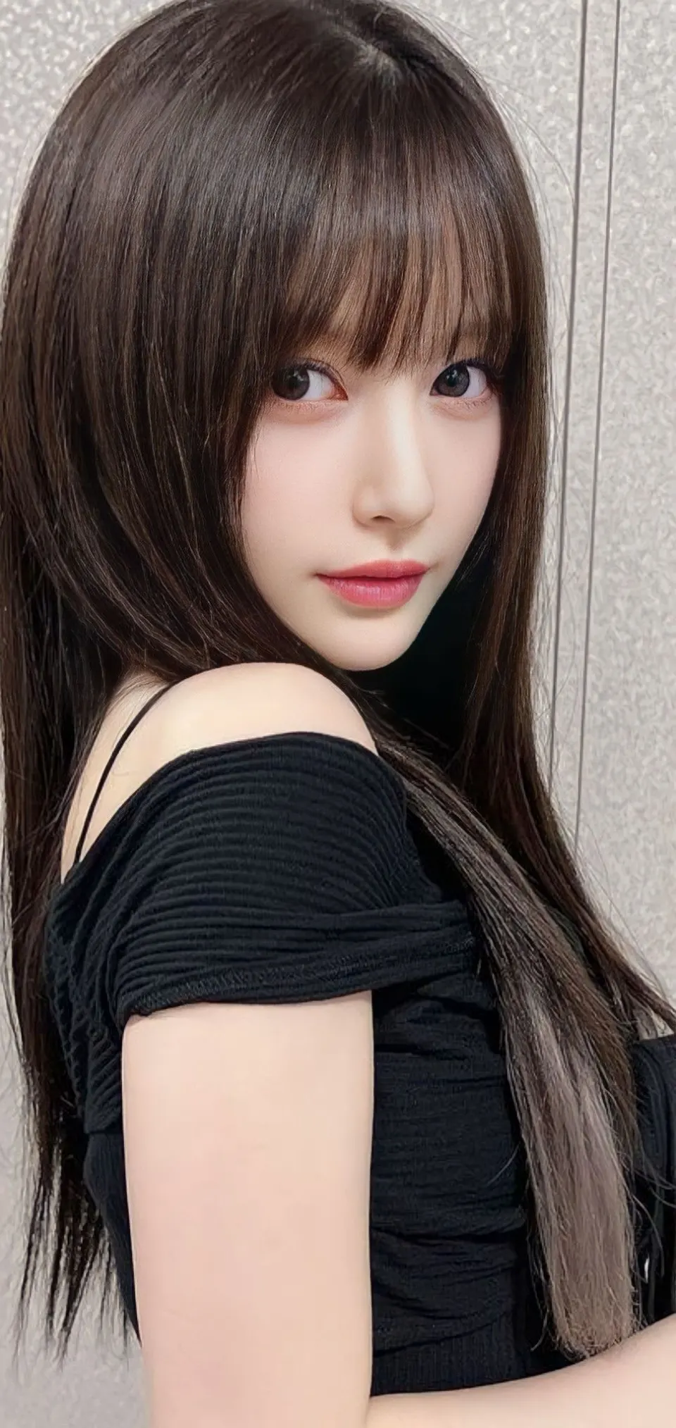 黑色上衣女性角色
