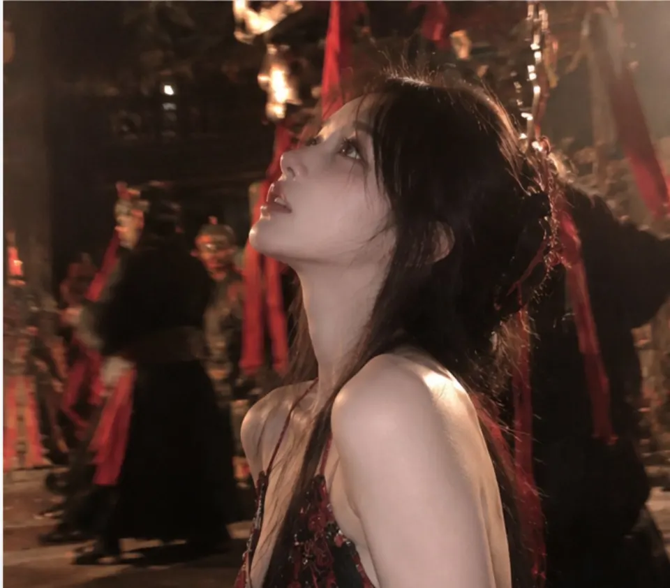 仰望火光