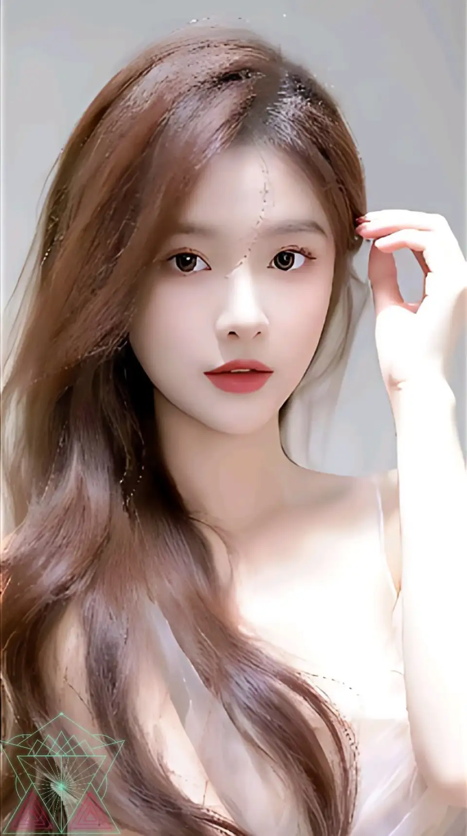 浅色背景的女性角色