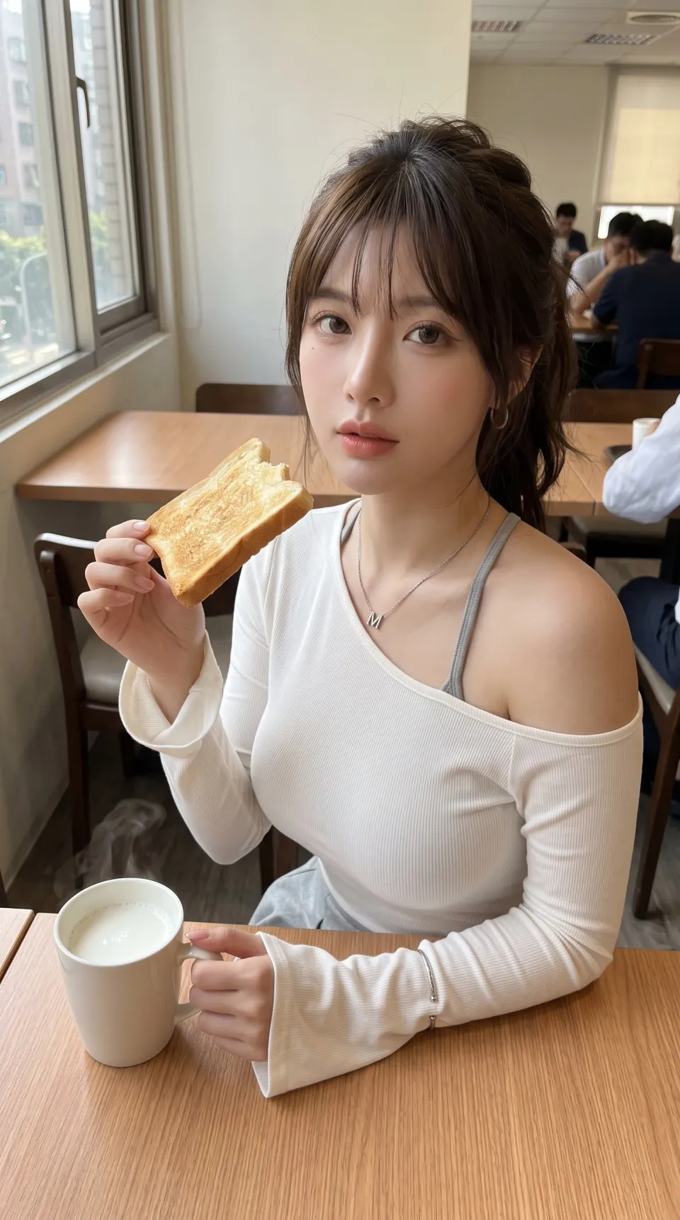 窗边面包与热饮